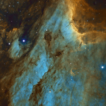 ic5070 (Pelican Nebula) HST